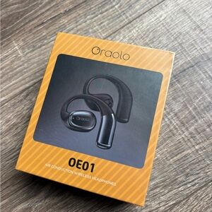 OE01 Oraolo Black Earbud Headphones